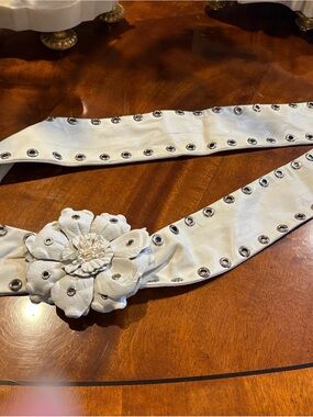 Jocelyn White Leather Belt with Teal Label